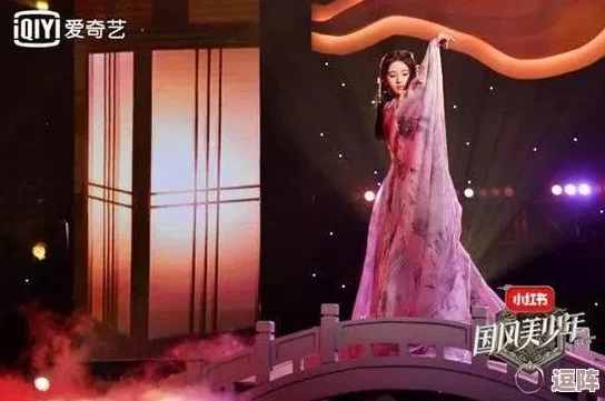 花魁直播：在现代网络文化中，如何通过传统艺术形式吸引观众并展现独特魅力的全新尝试