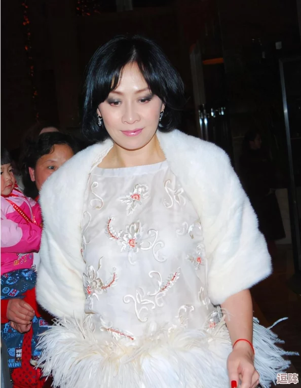 欧美特大BWBW毛茸茸,网友评论:这款真是太可爱了,毛茸茸的设计让人忍不住想要抱一抱! 欧美特大BWBW毛茸茸,网友评论:这款真是太可爱了,毛茸茸的设计让人忍不住想要抱一抱!