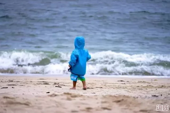 海角妈妈:网友热议这位坚韧母亲的感人故事,纷纷表示“她是我们心中的英雄”与“这样的爱让人动容” 海角妈妈:网友热议这位坚韧母亲的感人故事,纷纷表示“她是我们心中的英雄”与“这样的爱让人动容”