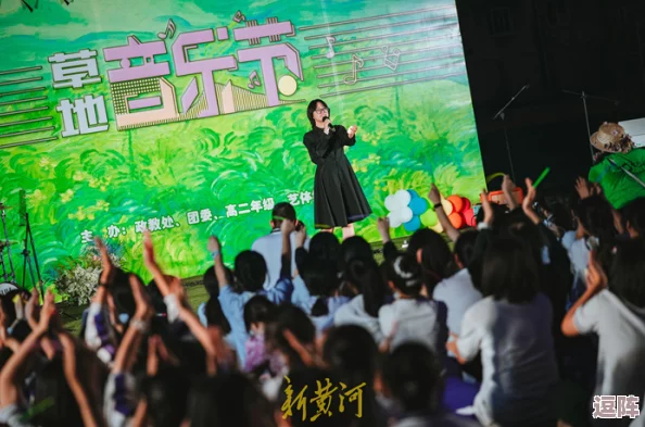 网友热议:铜铜铜锵锵锵锵锵青青草,音乐节奏韵味十足,给人耳目一新的听觉享受! 网友热议:铜铜铜锵锵锵锵锵青青草,音乐节奏韵味十足,给人耳目一新的听觉享受!