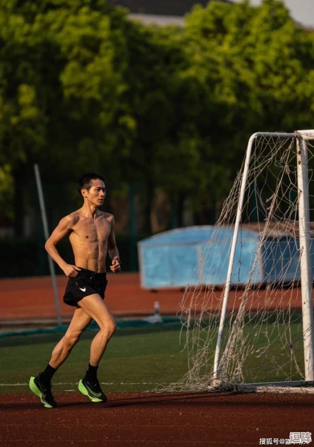 体育生翘臀公0被猛攻Gαy02,深度理解其背后的文化与社会影响力分析 体育生翘臀公0被猛攻Gαy02,深度理解其背后的文化与社会影响力分析