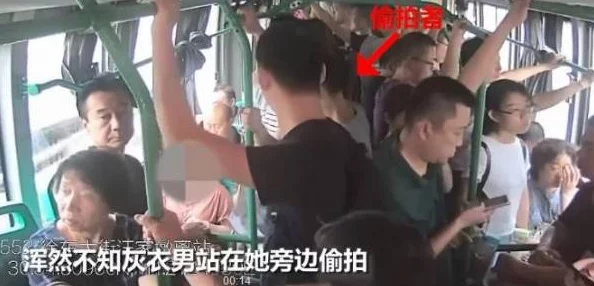 公交车揉捏双乳扯掉小内内，目击者称现场一片混乱，乘客纷纷拍照录视频引发热议！