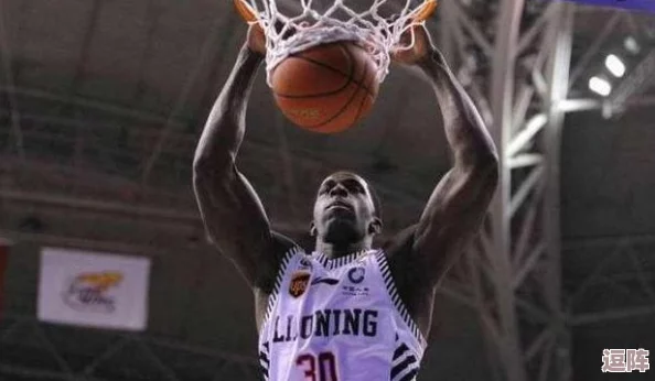 黑又硬巴斯狂砍37+14,展现出色的得分能力和篮板球统治力,成为球队胜利的关键球员 黑又硬巴斯狂砍37+14,展现出色的得分能力和篮板球统治力,成为球队胜利的关键球员