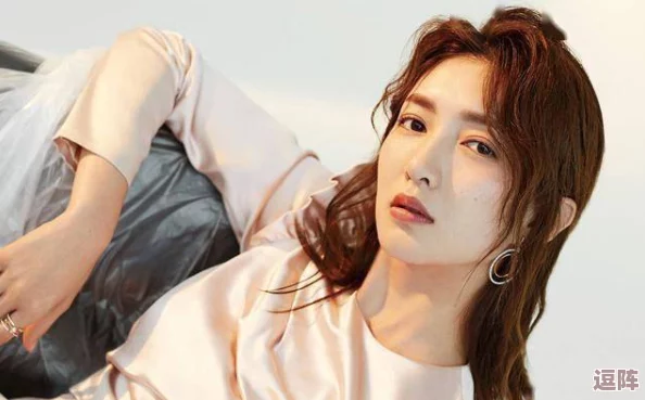 震惊！四川丰满妇女毛片四川话引发热议，众多人纷纷表示无法想象其背后的故事！