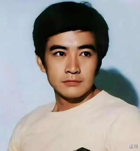 日韩色哟哟：新一季流行趋势引发时尚界热议，年轻人追逐个性化风格的潮流盛宴